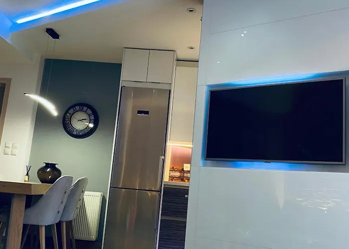 Luxurious & Cozy Down Town Home 82\'