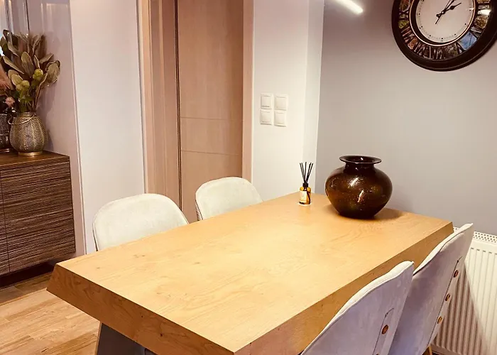 Luxurious & Cozy Down Town Home 82\'