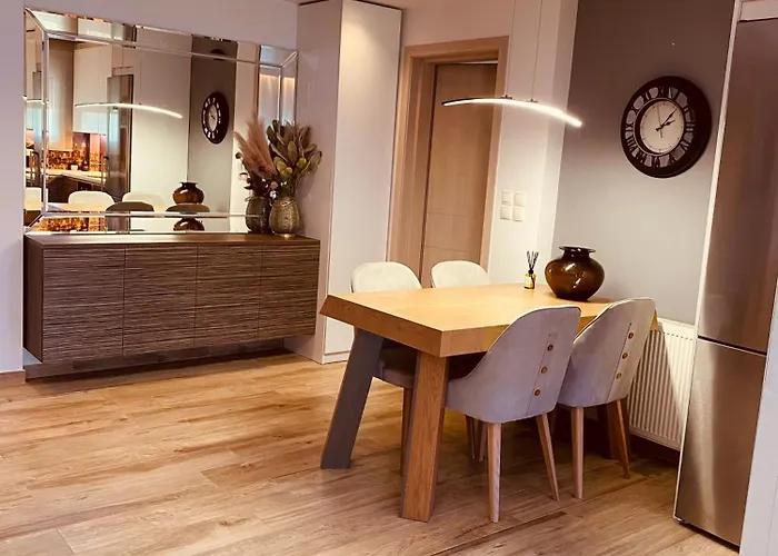 Luxurious & Cozy Down Town Home 82\'
