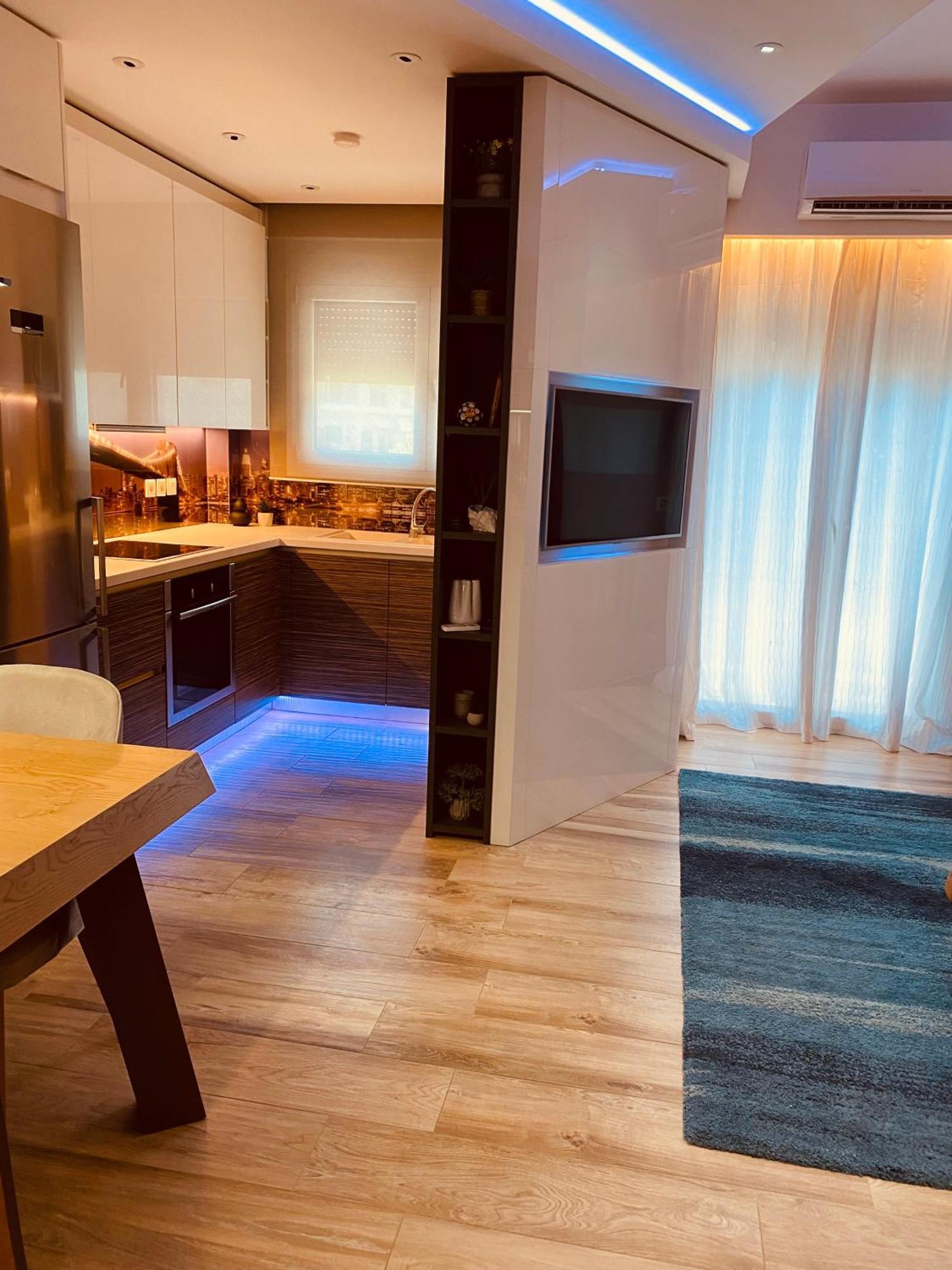 Luxurious & Cozy Down Town 82' Appartement