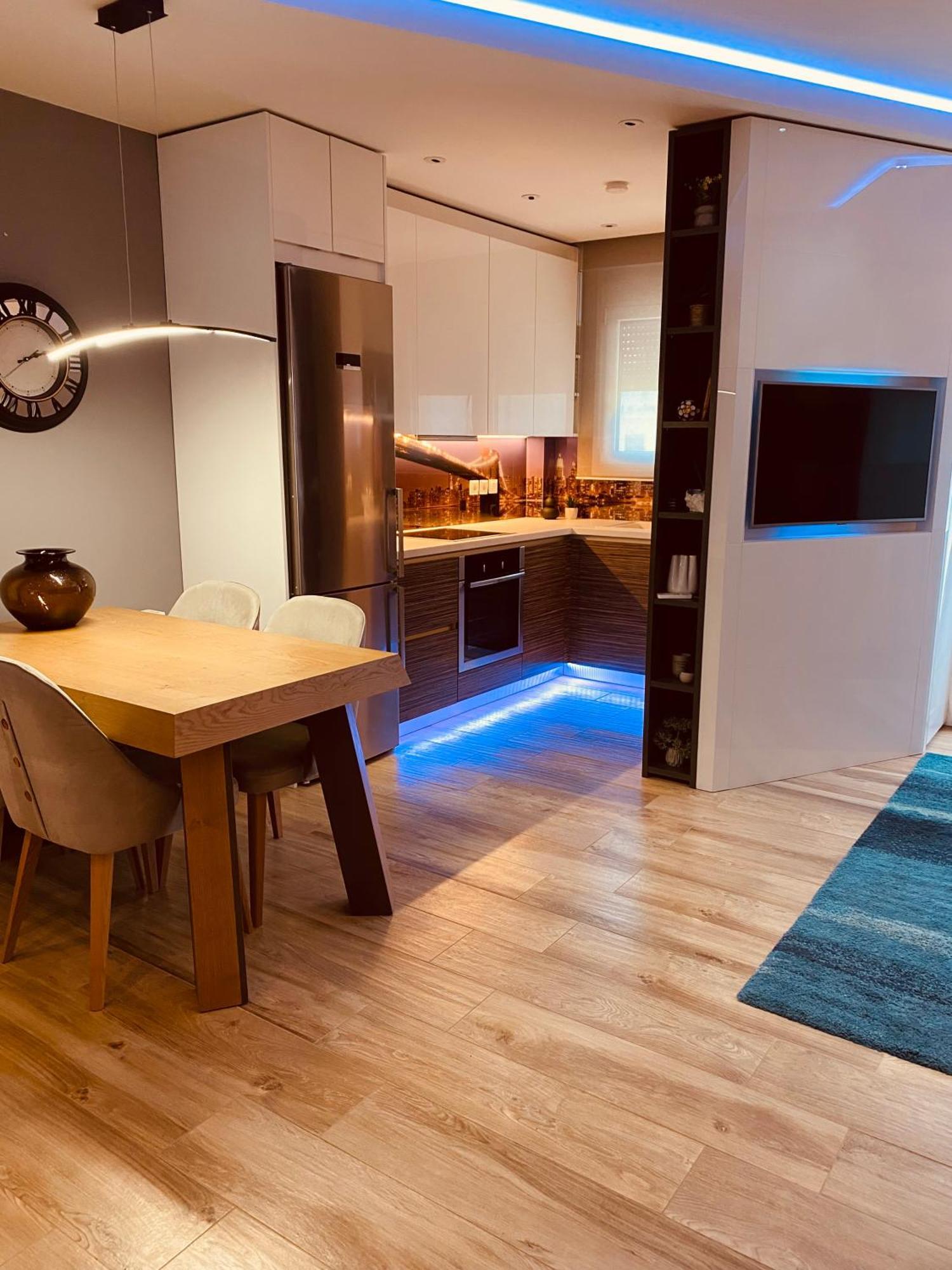 Luxurious & Cozy Down Town 82' Appartement *