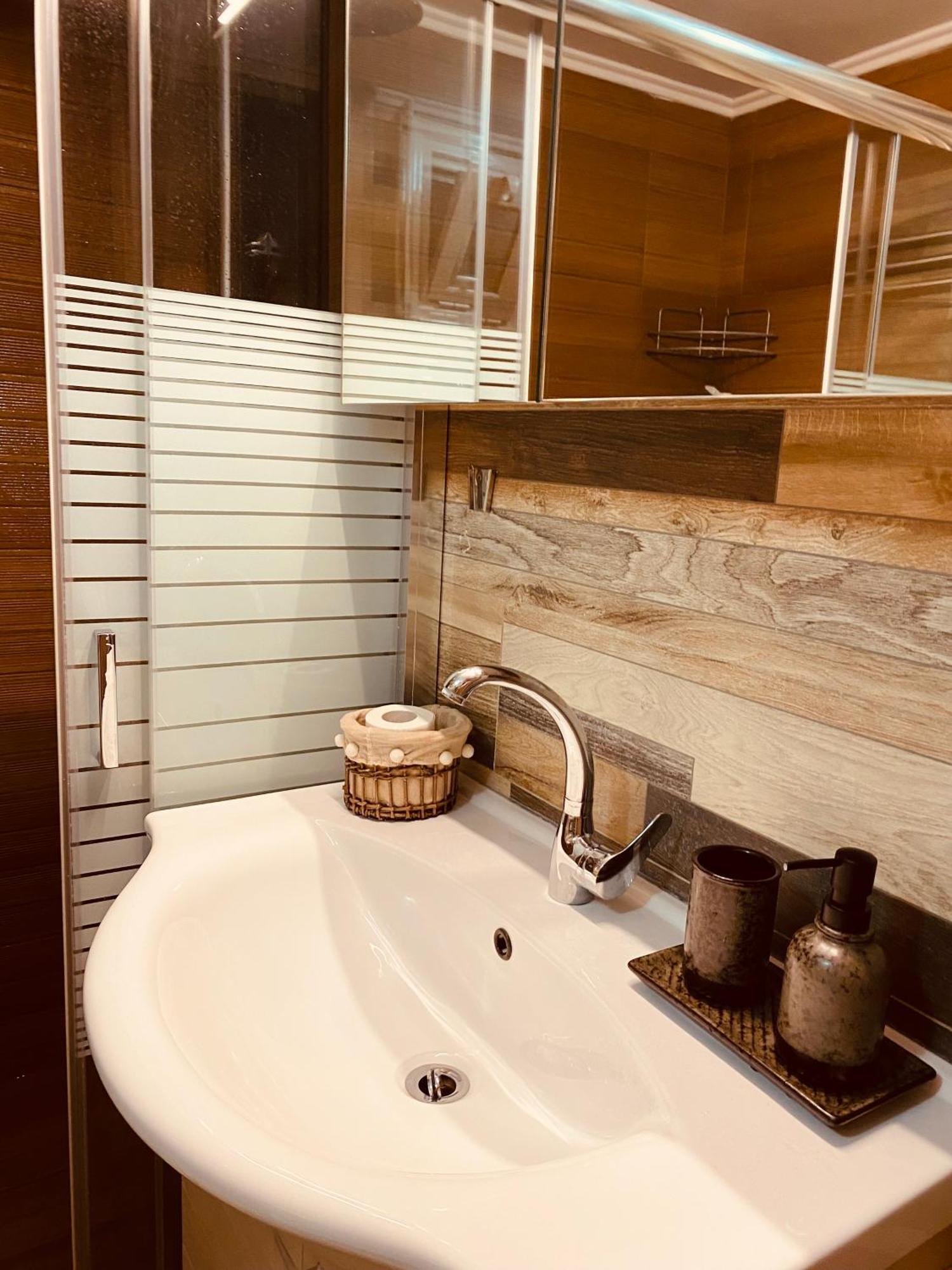 Luxurious & Cozy Down Town 82' Appartement *